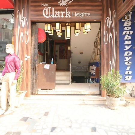 Hotel Clark Heights New Delhi Bagian luar foto