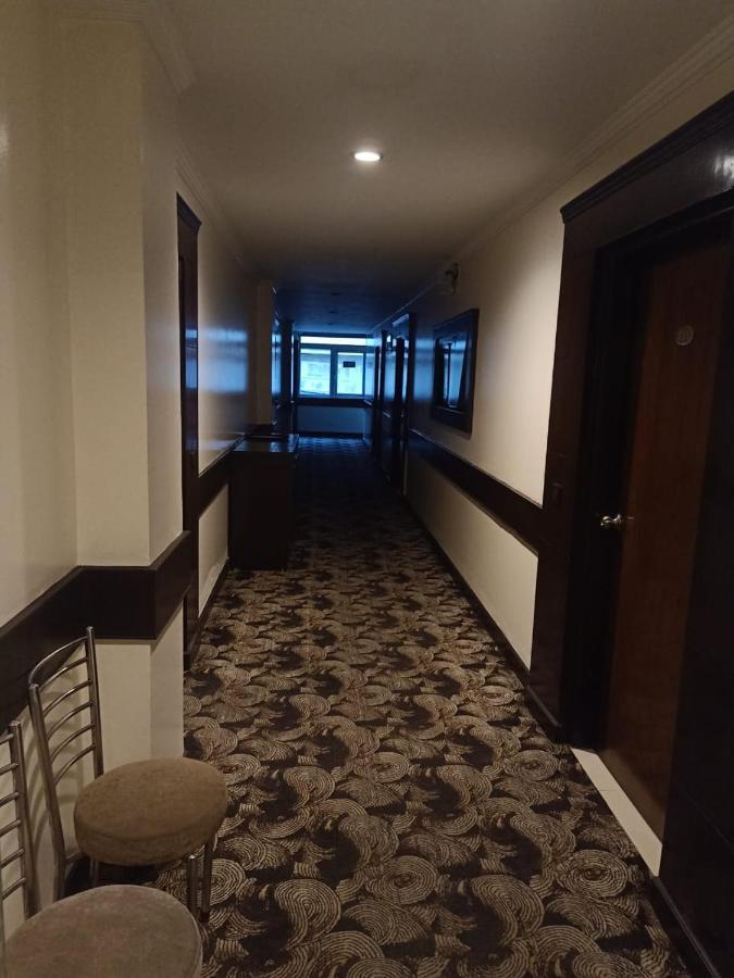Hotel Clark Heights New Delhi Bagian luar foto