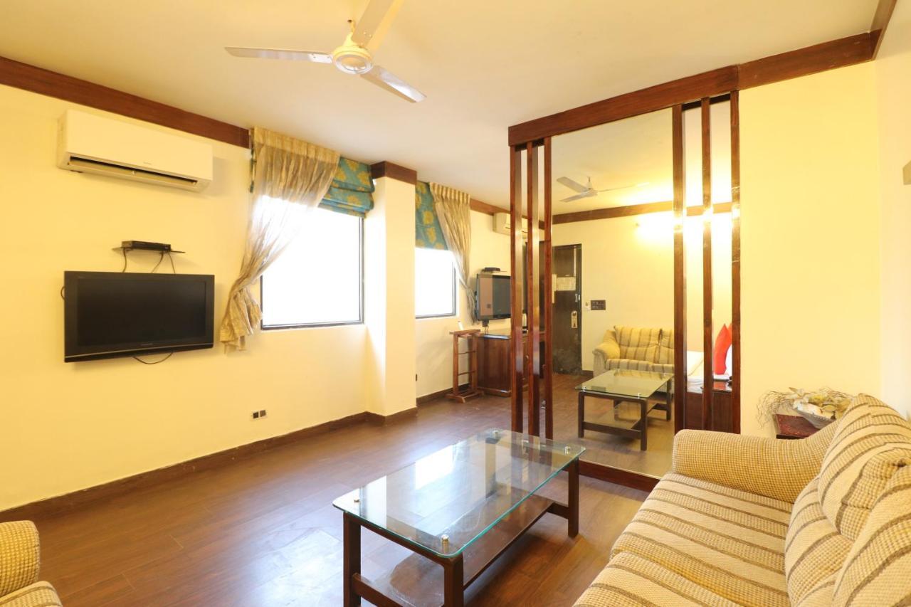 Hotel Clark Heights New Delhi Bagian luar foto