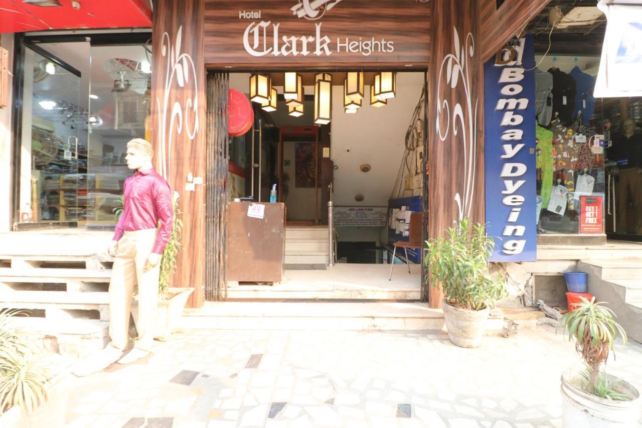 Hotel Clark Heights New Delhi Bagian luar foto