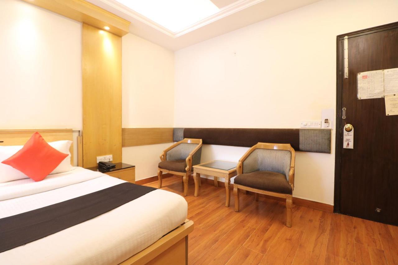 Hotel Clark Heights New Delhi Bagian luar foto