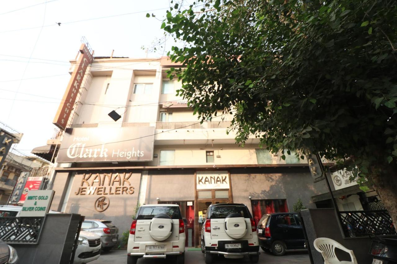 Hotel Clark Heights New Delhi Bagian luar foto