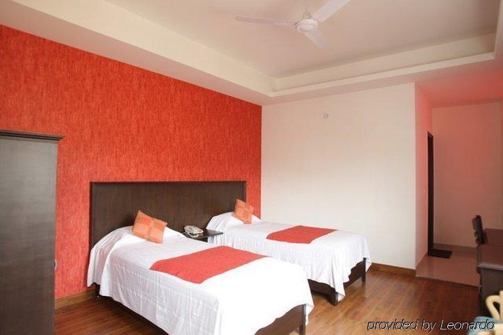 Hotel Clark Heights New Delhi Ruang foto