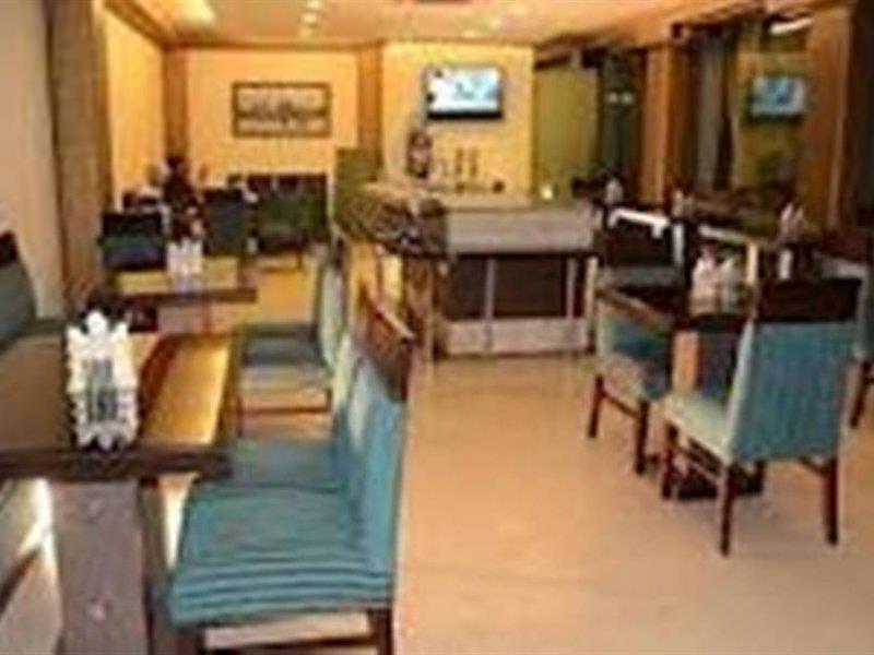 Hotel Clark Heights New Delhi Bagian luar foto