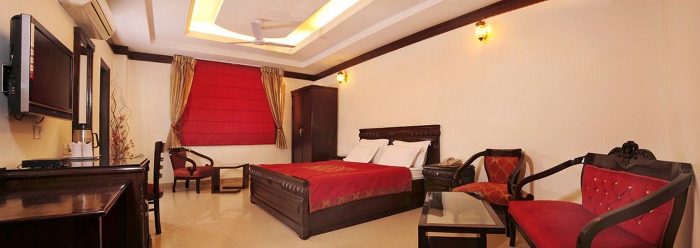 Hotel Clark Heights New Delhi Bagian luar foto