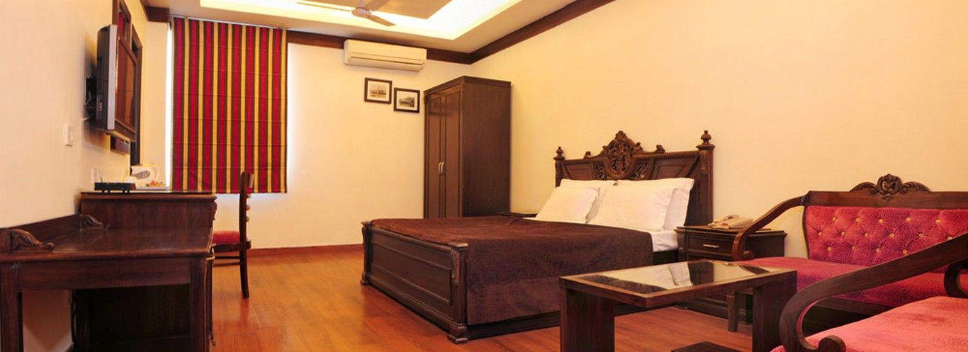 Hotel Clark Heights New Delhi Bagian luar foto