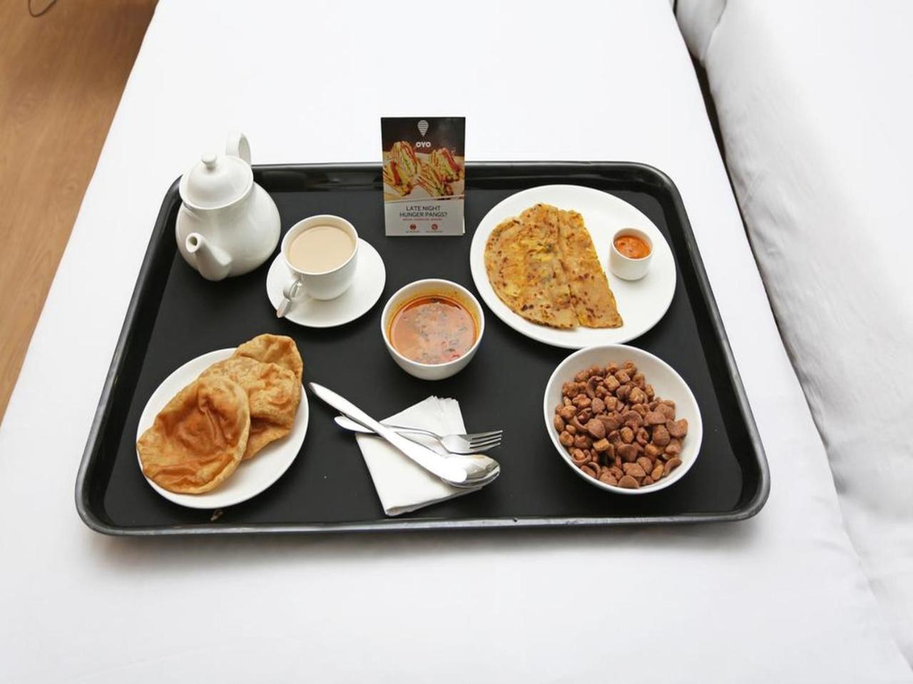 Hotel Clark Heights New Delhi Bagian luar foto