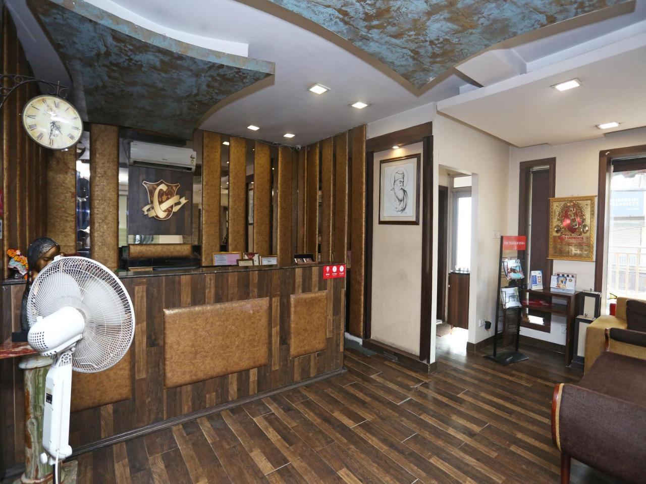 Hotel Clark Heights New Delhi Bagian luar foto