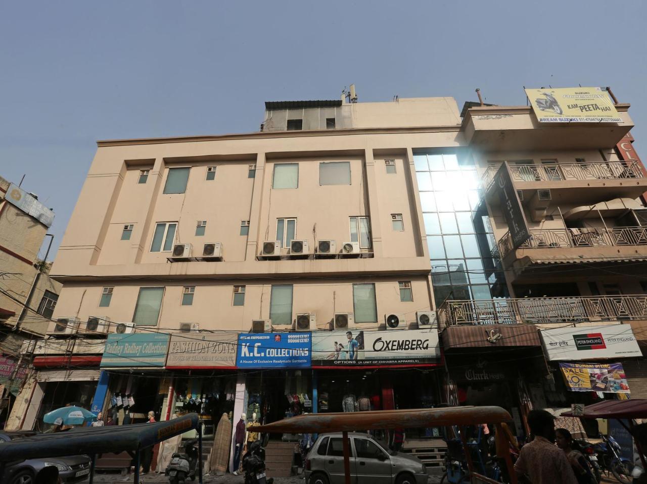 Hotel Clark Heights New Delhi Bagian luar foto