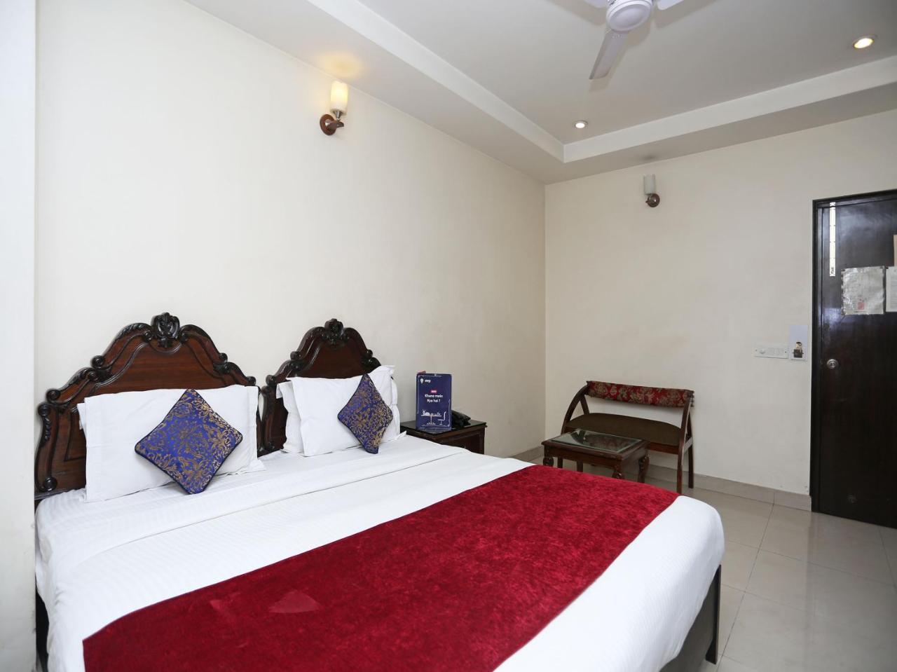 Hotel Clark Heights New Delhi Bagian luar foto
