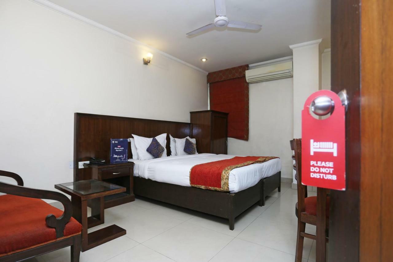 Hotel Clark Heights New Delhi Bagian luar foto