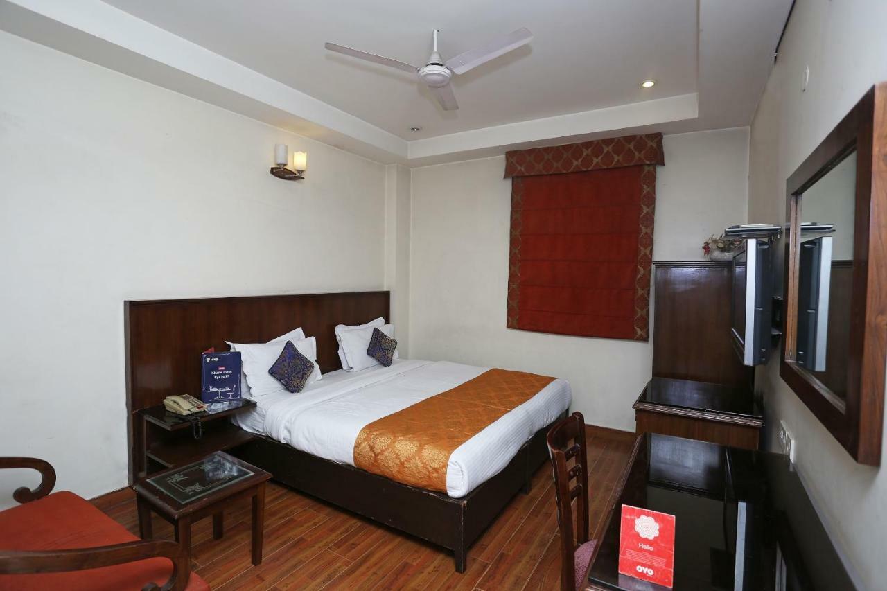 Hotel Clark Heights New Delhi Bagian luar foto