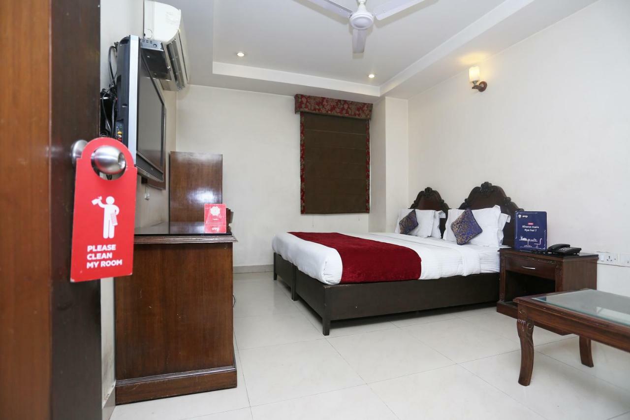 Hotel Clark Heights New Delhi Bagian luar foto